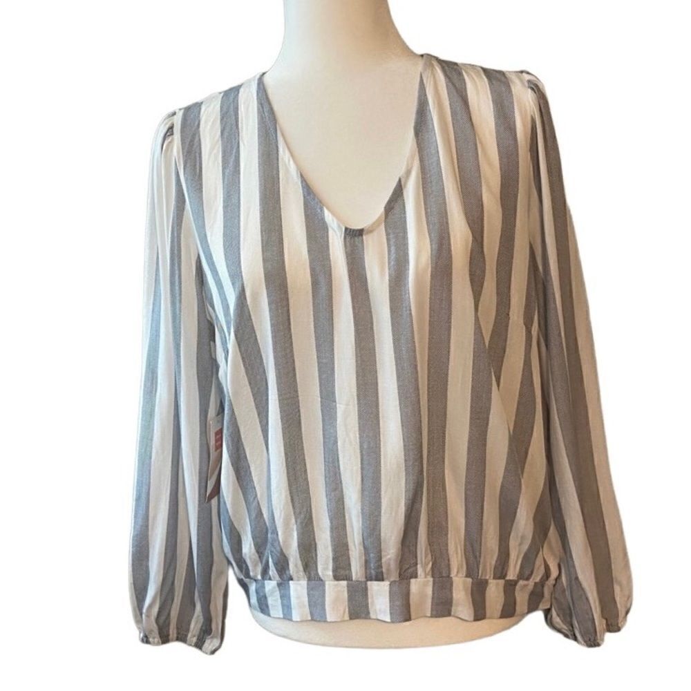 Monteri Pullover Blouse Long Sleeve V Neck SZ M NWT